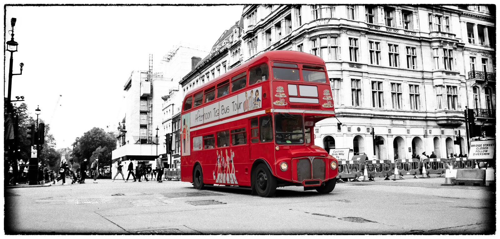 Ouderwetse rode bus in Londen